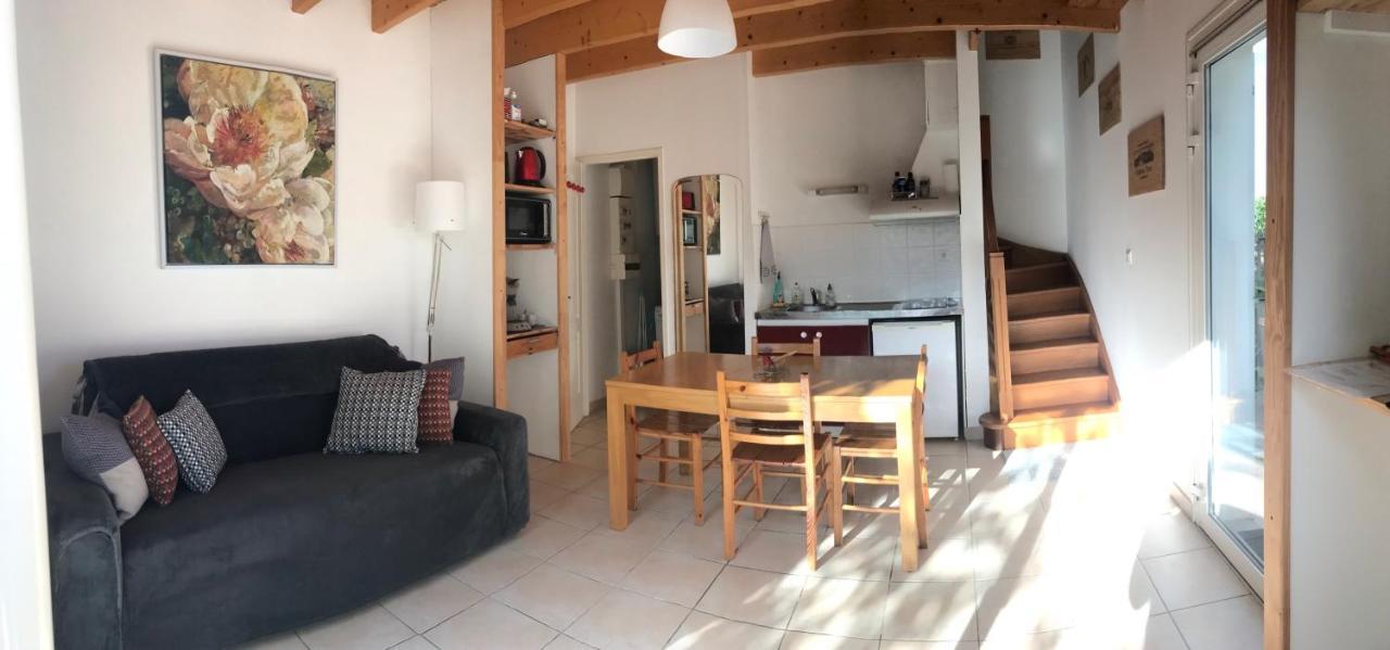 Mirande Montagne-Saint Emilion Apartment มองตาเญ ภายนอก รูปภาพ
